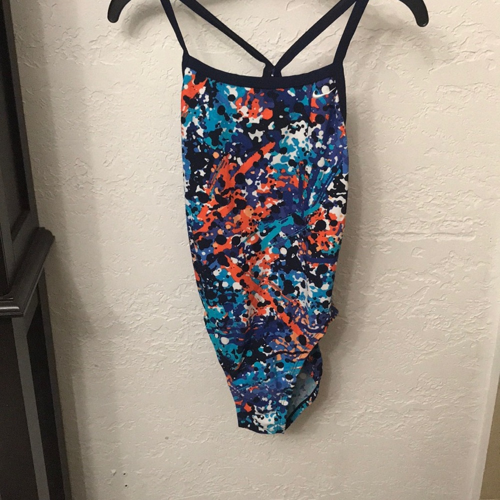 NWOT Nike One Piece patterned swimsuit